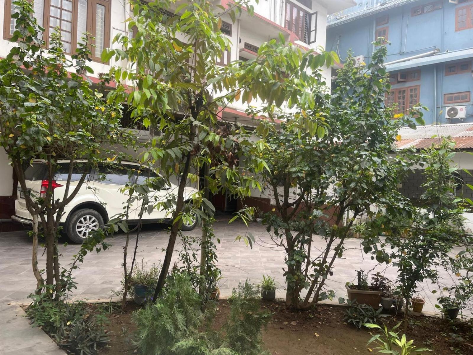Amazing Homestay Гувахати Экстерьер фото