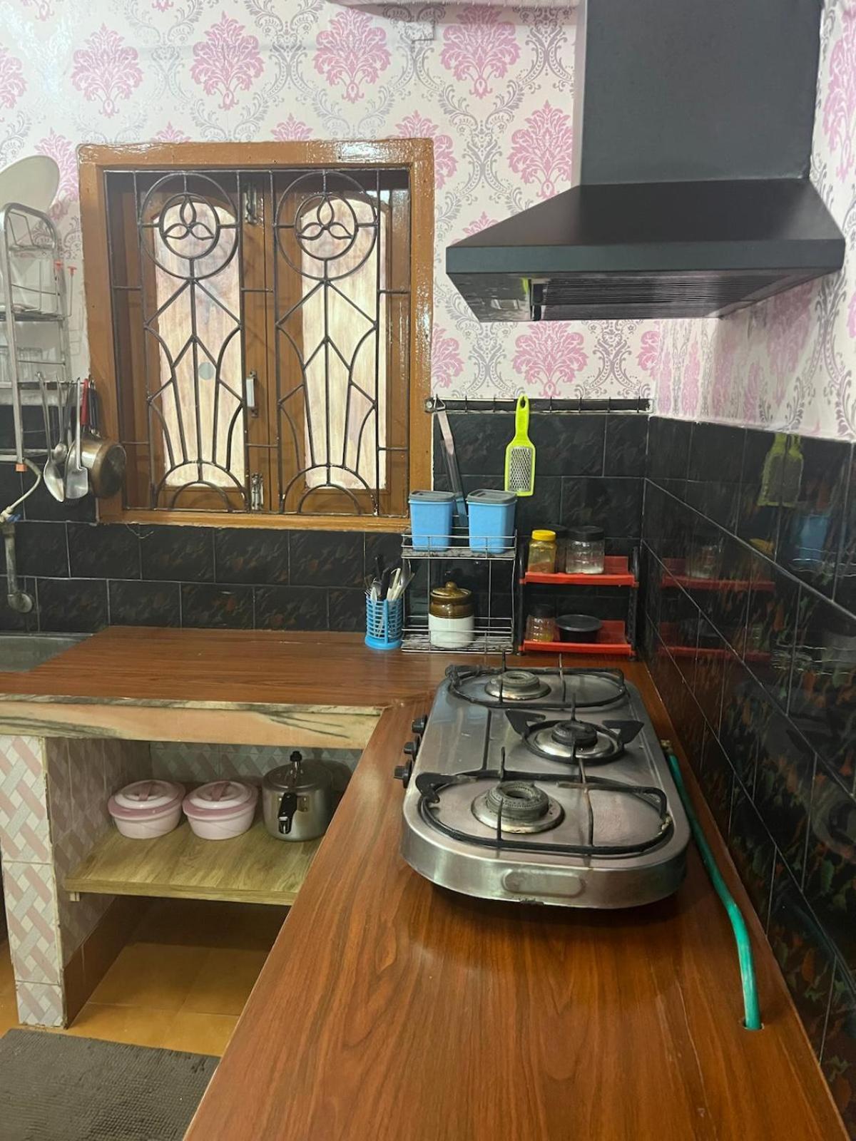 Amazing Homestay Гувахати Экстерьер фото